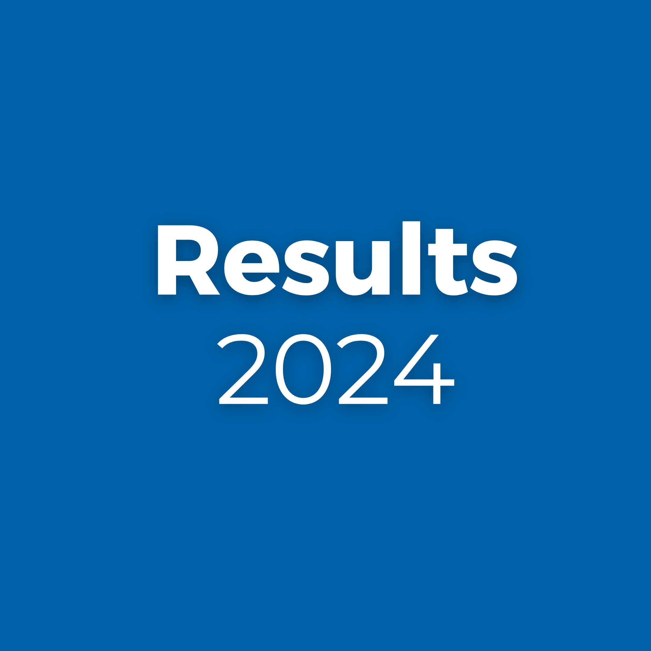 Ergebnis 2024 Text auf blauem Hintergrund, der das Ergebnis oder die Ankündigung für das Jahr 2024 darstellt.
